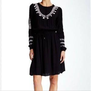 ADRIANNA PAPELL Women's Black/ White Peasant Dress. Size 6